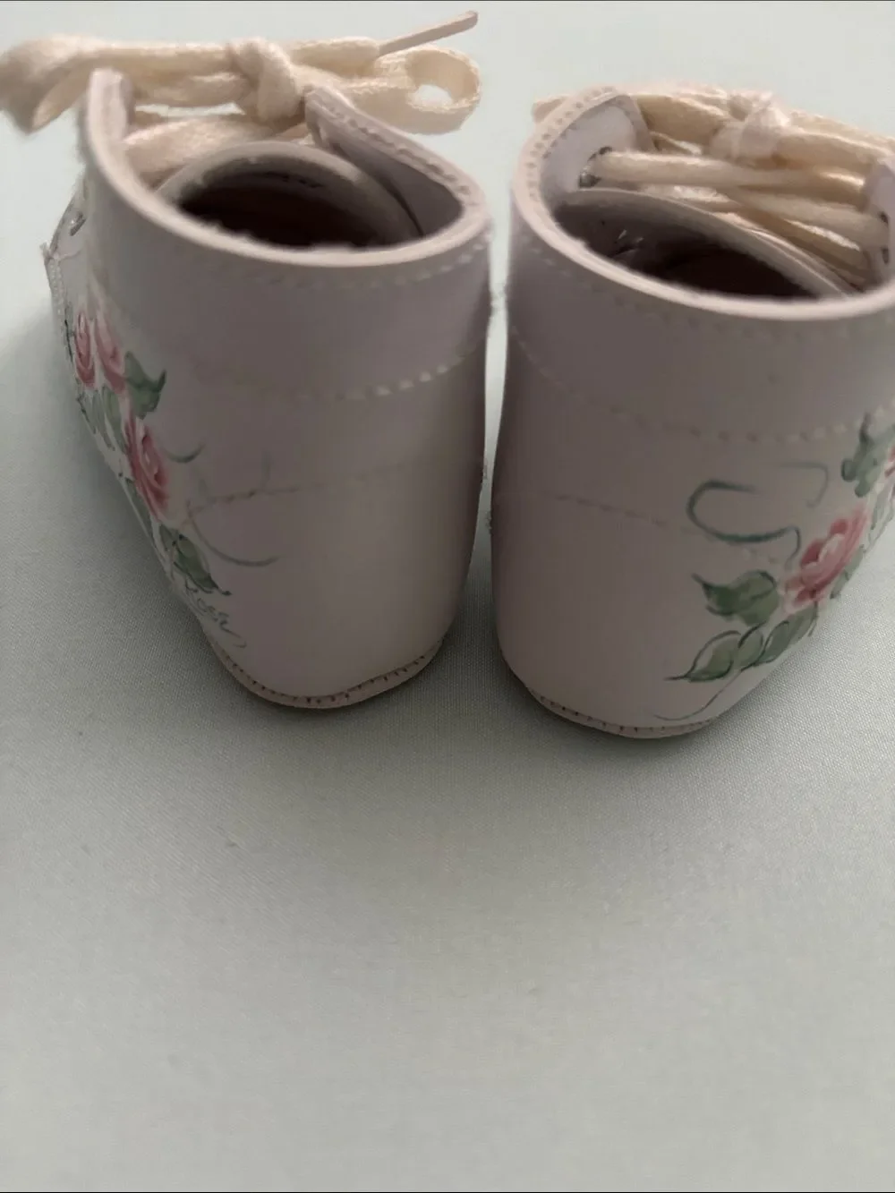 DARLING VINTAGE BABY GIRL CRIB SHOES